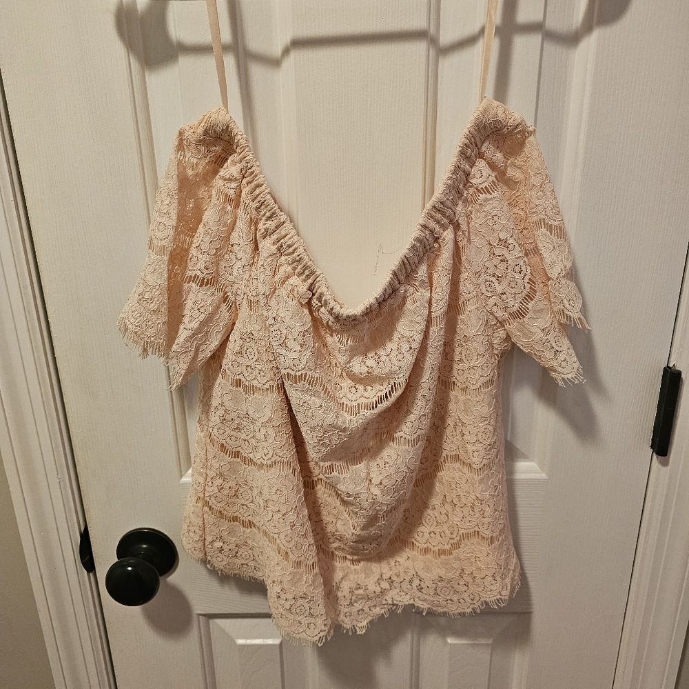 Off shoulder lace crop top